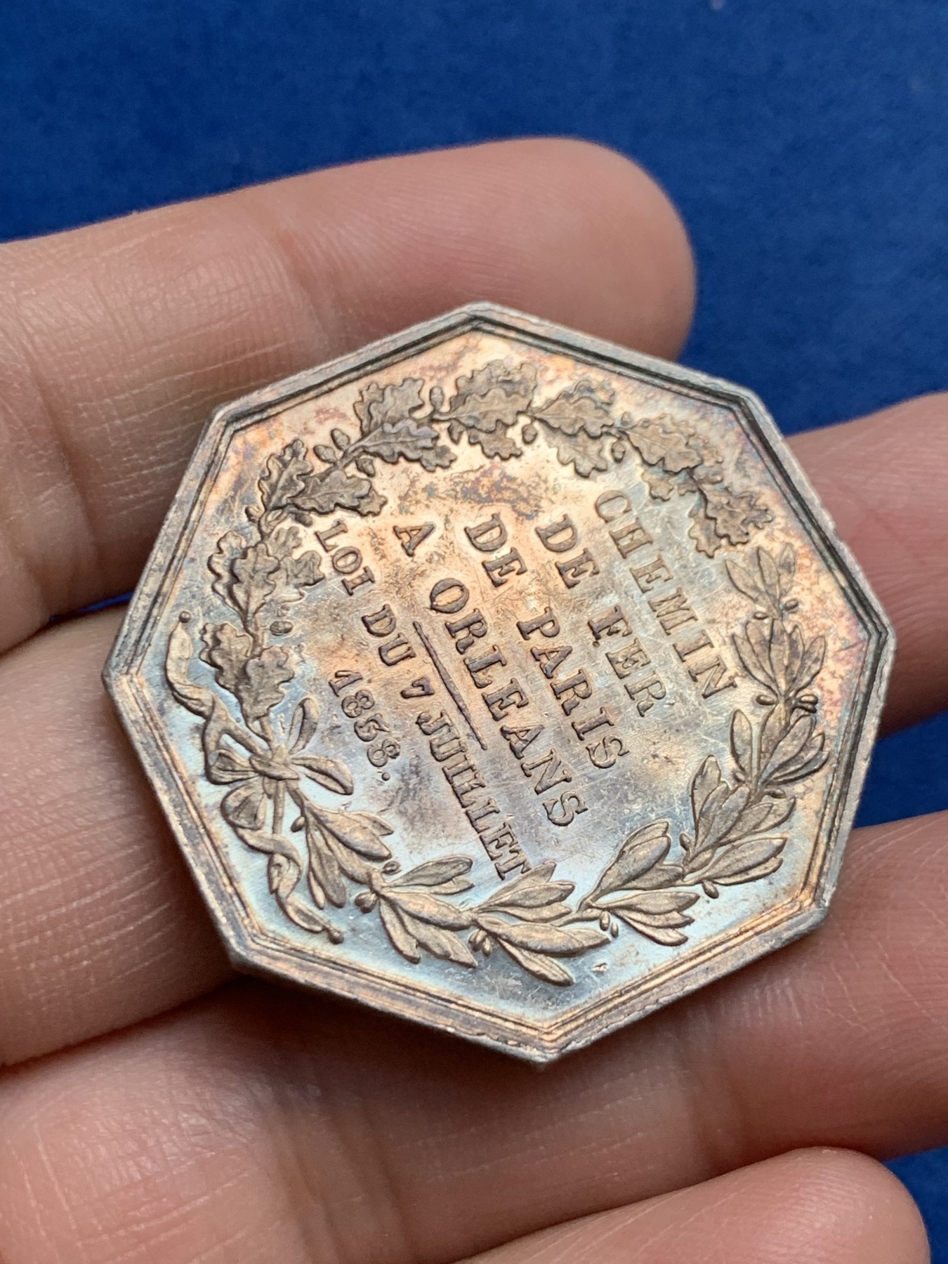 《竞宝斋》第250场-周日，周一 ，周二3场连拍 (全场包邮) 法国 巴黎到奥尔良铁路通车 纪念币 23.9克 边铭蜜蜂1860-1879 彩光绚丽 经典铁路系列的纪念物 36.6mm 23.9克