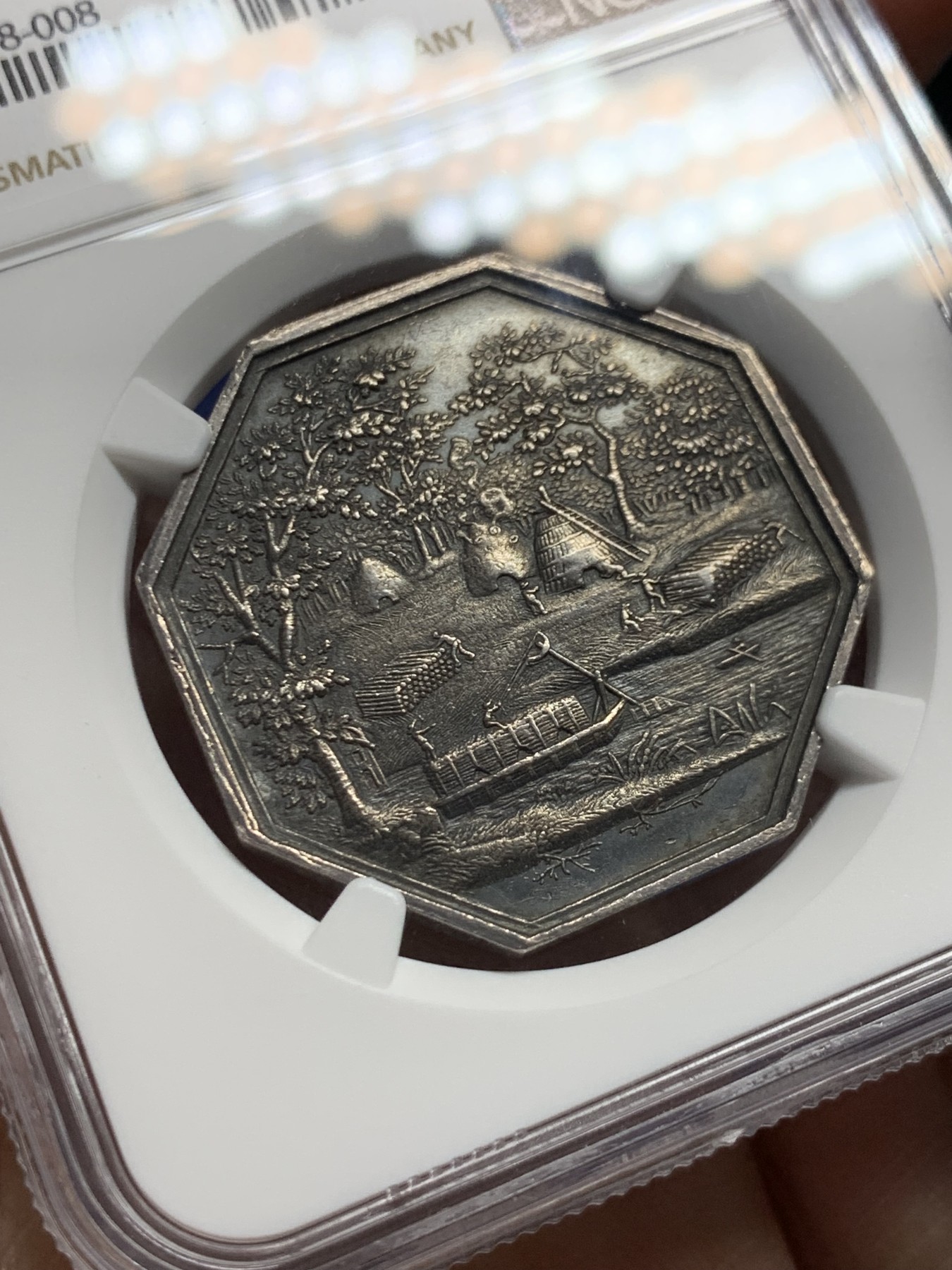 《竞宝斋》第250场-周日，周一 ，周二3场连拍 (全场包邮) NGC-AU58 法国名誉品巴黎煤炭贸易公司八角代用银币，此款难点在背面底板，已属不易