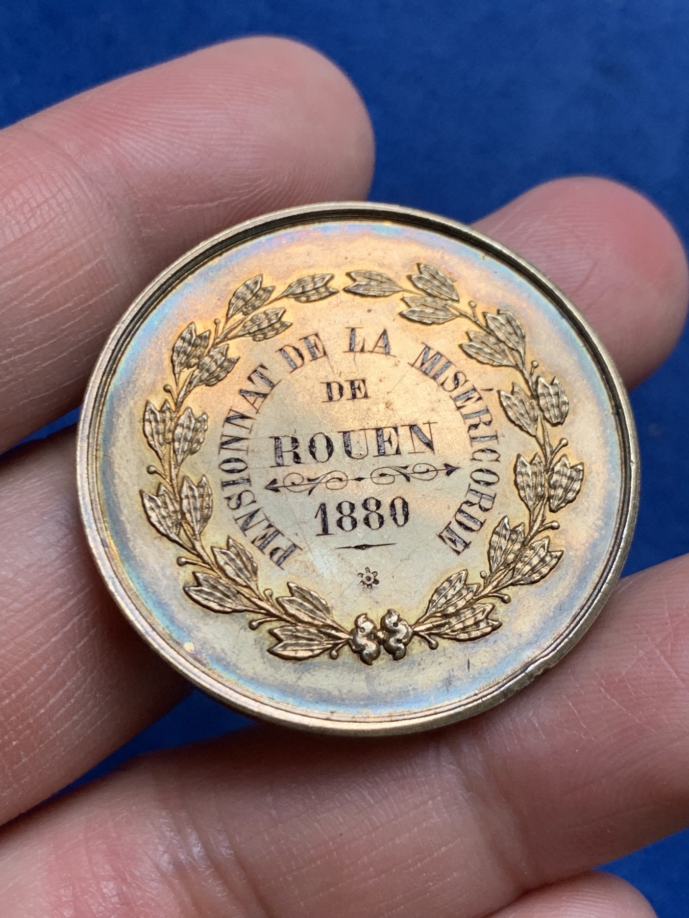 《竞宝斋》第250场-周日，周一 ，周二3场连拍 (全场包邮) 法国 1880年 鲁昂寄宿学校  烟斗边铭银标 36.5mm 20克