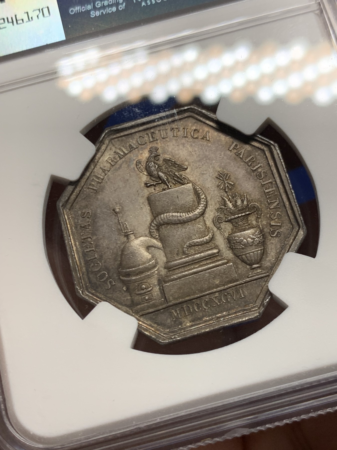 《竞宝斋》第250场-周日，周一 ，周二3场连拍 (全场包邮) NGC-MS62 法国八角银质代币，巴黎药剂师