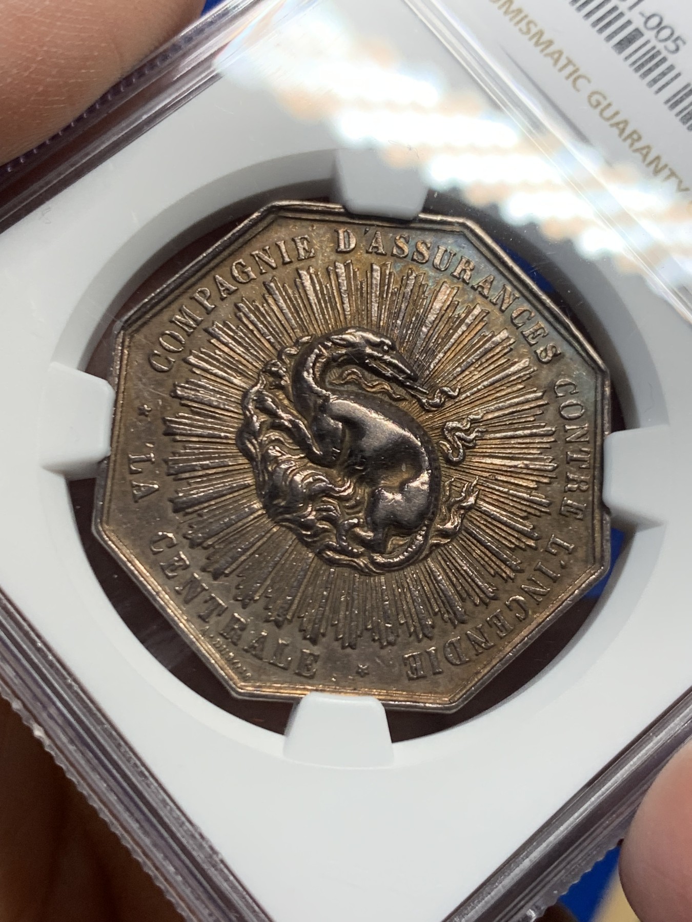 《竞宝斋》第250场-周日，周一 ，周二3场连拍 (全场包邮) NGC-AU 法国 著名品种 放射龙 1863蜜蜂边铭（1860-1879） 非后期铸造 非常有设计感的经典八角 约20克 35mm