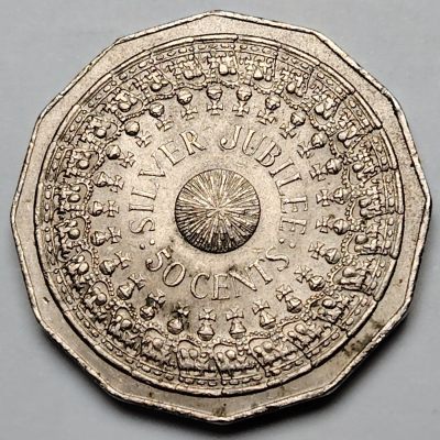 布加迪🐬～世界钱币🌾第 103 期 /  各国散币 - 澳大利亚🇦🇺 1977年 50分 伊丽莎白二世即位25年银禧纪念币