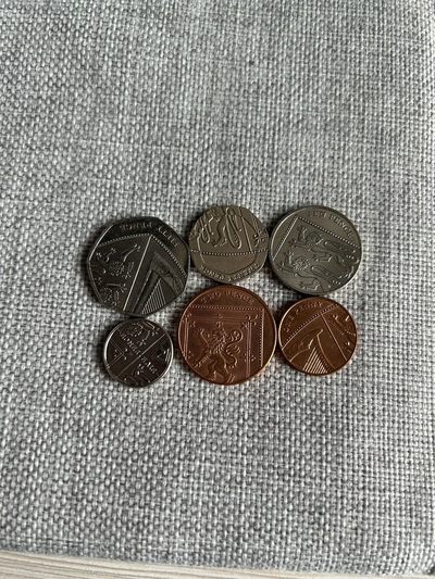 140放漏专场（由于运输原因 周五发货） - 英国盾牌硬币一组 除了1便士均为长脖子老年女王像