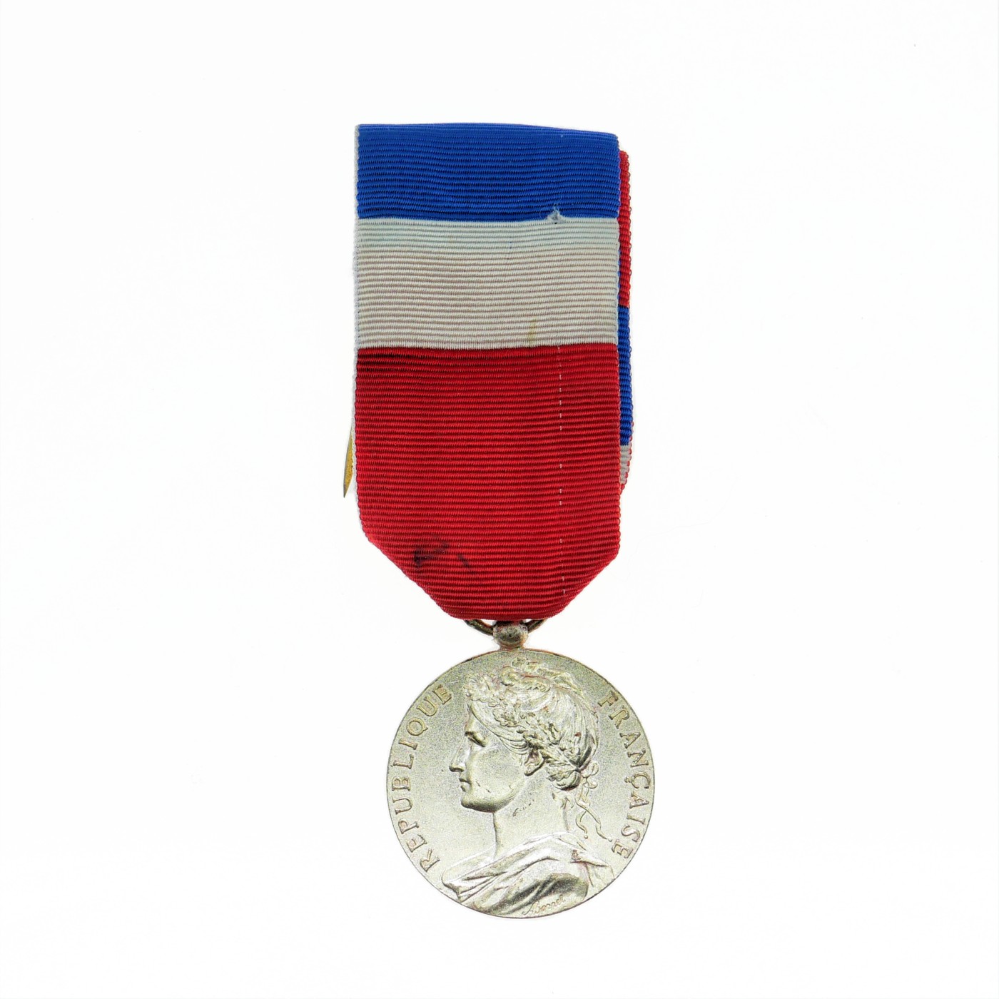 勋章奖章交易所3月23日拍卖 法国银级劳动奖章，银质