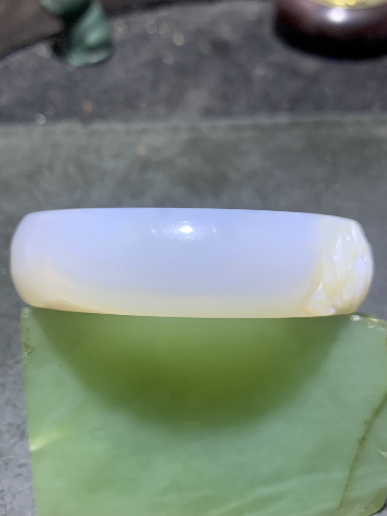 精美高玉化千层纹海洋玉髓手工雕刻莲花鲤鱼手镯一个！