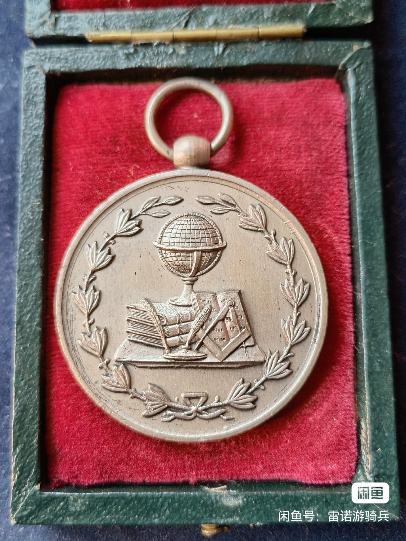 外国币章第二十二期（一分钟快速结束） 1899年法国奖章，直径4cm，无边铭应为镀银，原装盒子。（仅大陆出价）