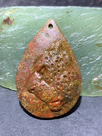 精美亚光草花纹战国红玛瑙手工俏色巧雕金钱豹吊坠一个， - 精美亚光草花纹战国红玛瑙手工俏色巧雕金钱豹吊坠一个，