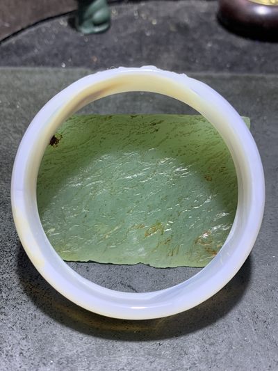 精美高玉化千层纹海洋玉髓手工雕刻莲花鲤鱼手镯一个！ 精美高玉化千层纹海洋玉髓手工雕刻莲花鲤鱼手镯一个！