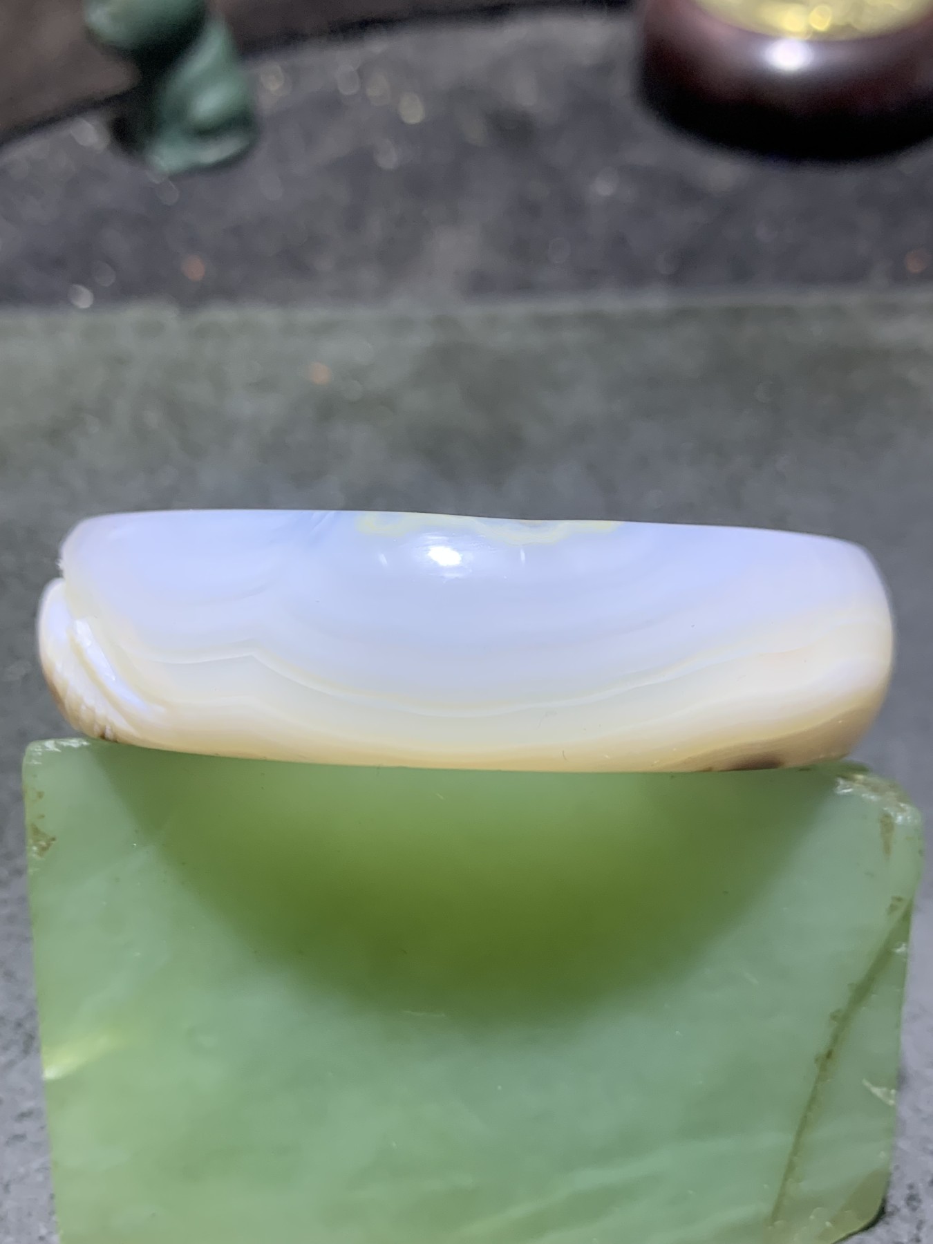 精美高玉化千层纹海洋玉髓手工雕刻莲花鲤鱼手镯一个！
