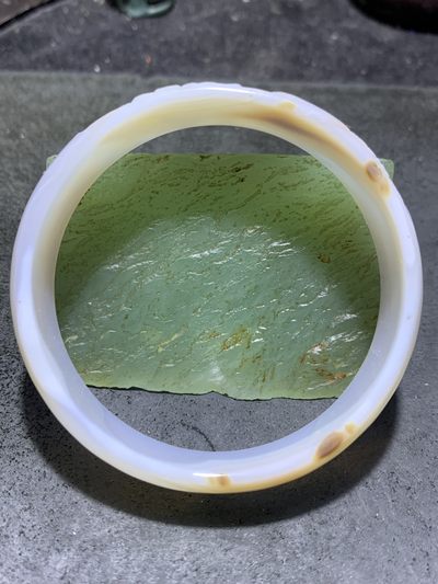 精美高玉化千层纹海洋玉髓手工雕刻莲花鲤鱼手镯一个！ 精美高玉化千层纹海洋玉髓手工雕刻莲花鲤鱼手镯一个！