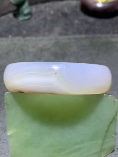 精美高玉化千层纹海洋玉髓手工雕刻莲花鲤鱼手镯一个！ 精美高玉化千层纹海洋玉髓手工雕刻莲花鲤鱼手镯一个！