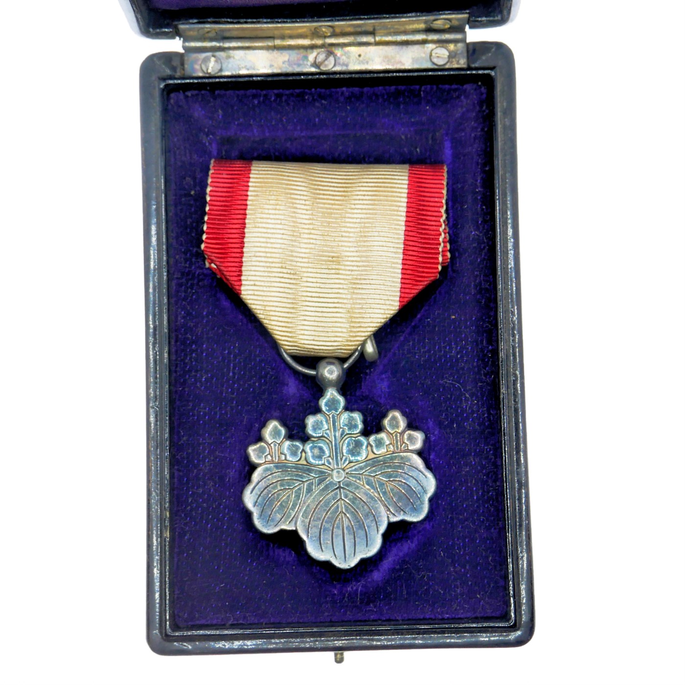 勋章奖章交易所3月23日拍卖 日本八等白叶章，银质