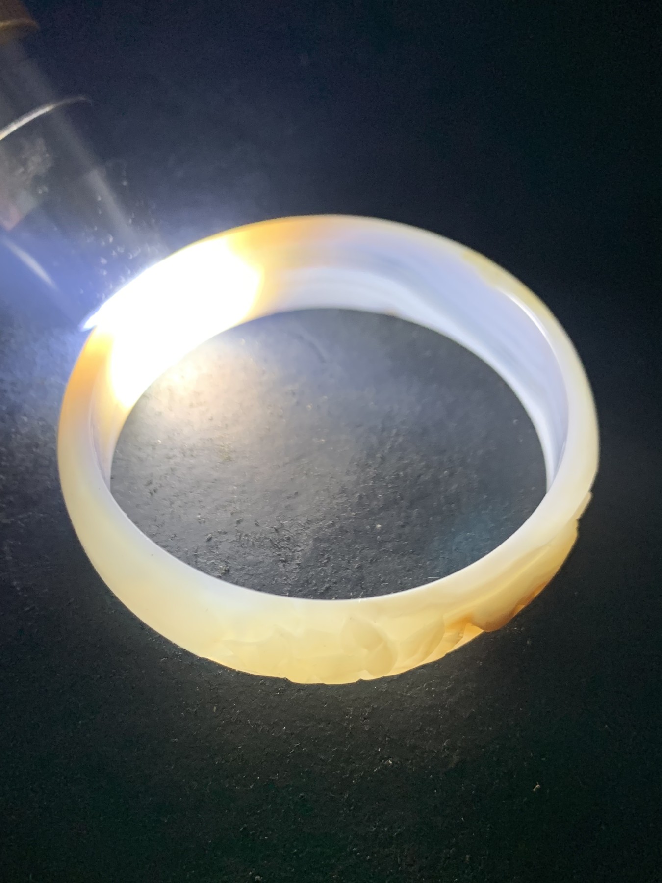 精美高玉化千层纹海洋玉髓手工雕刻莲花鲤鱼手镯一个！