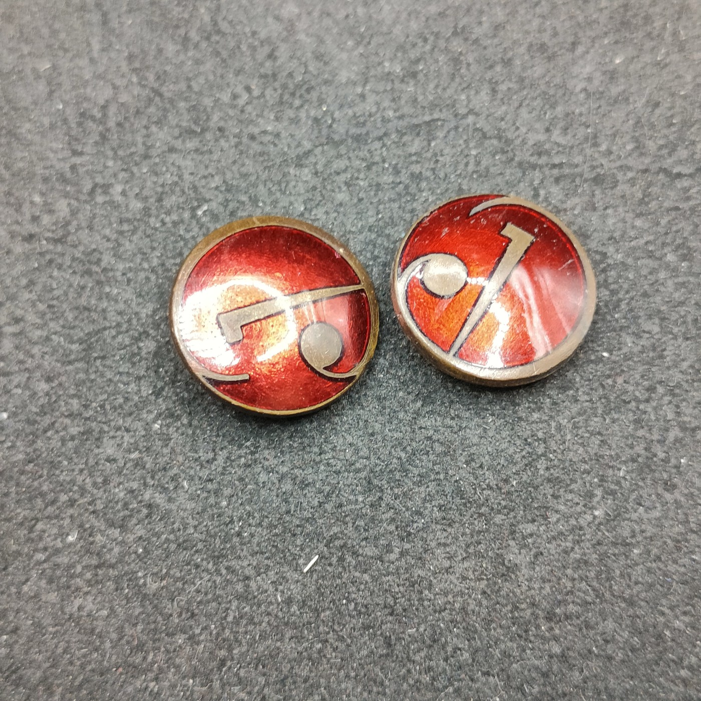 全场0元起拍 第141期 咸鱼国勋章拍卖专场 3月24日（周日）下午6：00开始 日本珐琅章两个