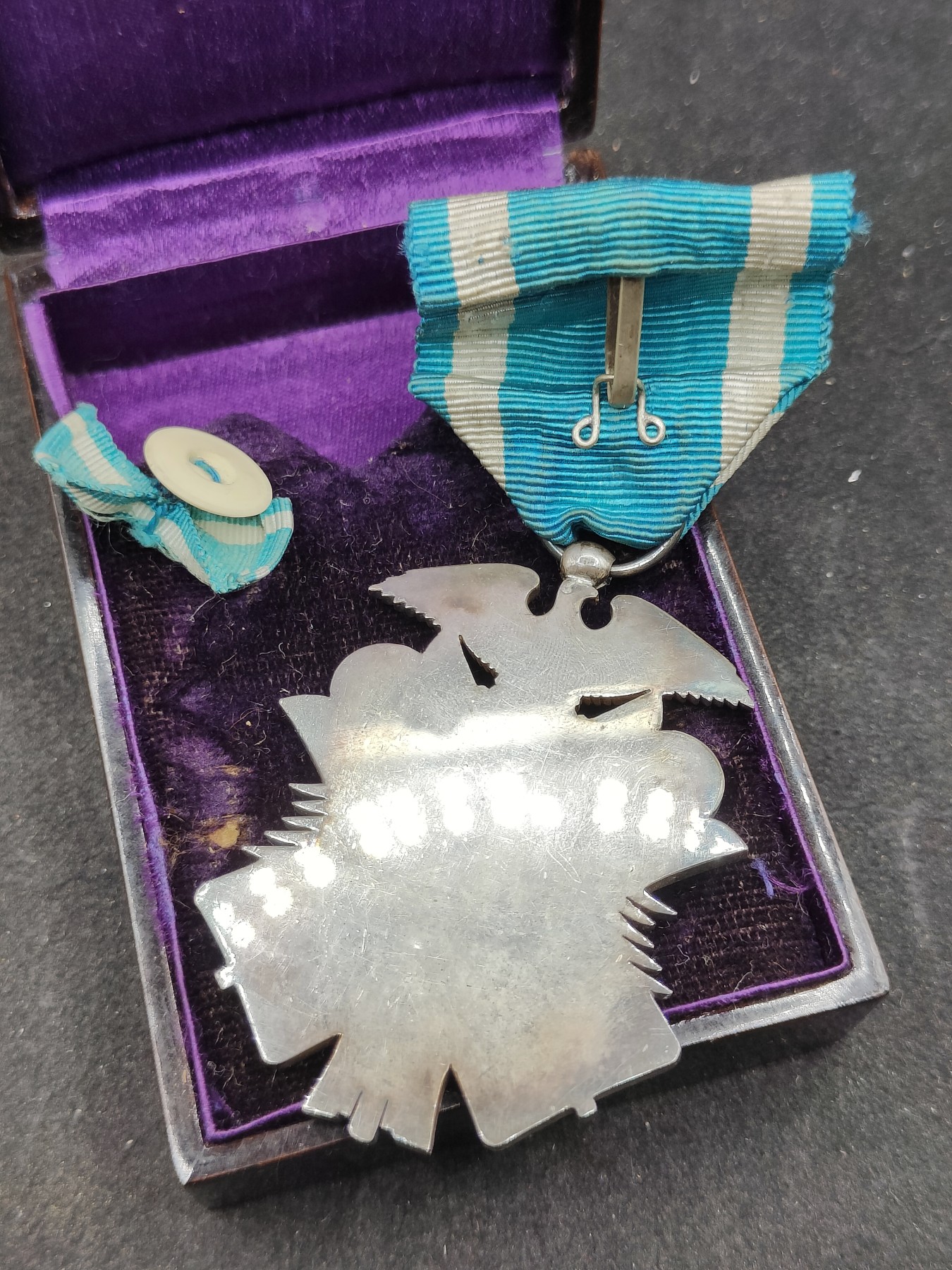 全场0元起拍 第141期 咸鱼国勋章拍卖专场 3月24日（周日）下午6：00开始 日本明治时期 七级金鸱章银制带盒略