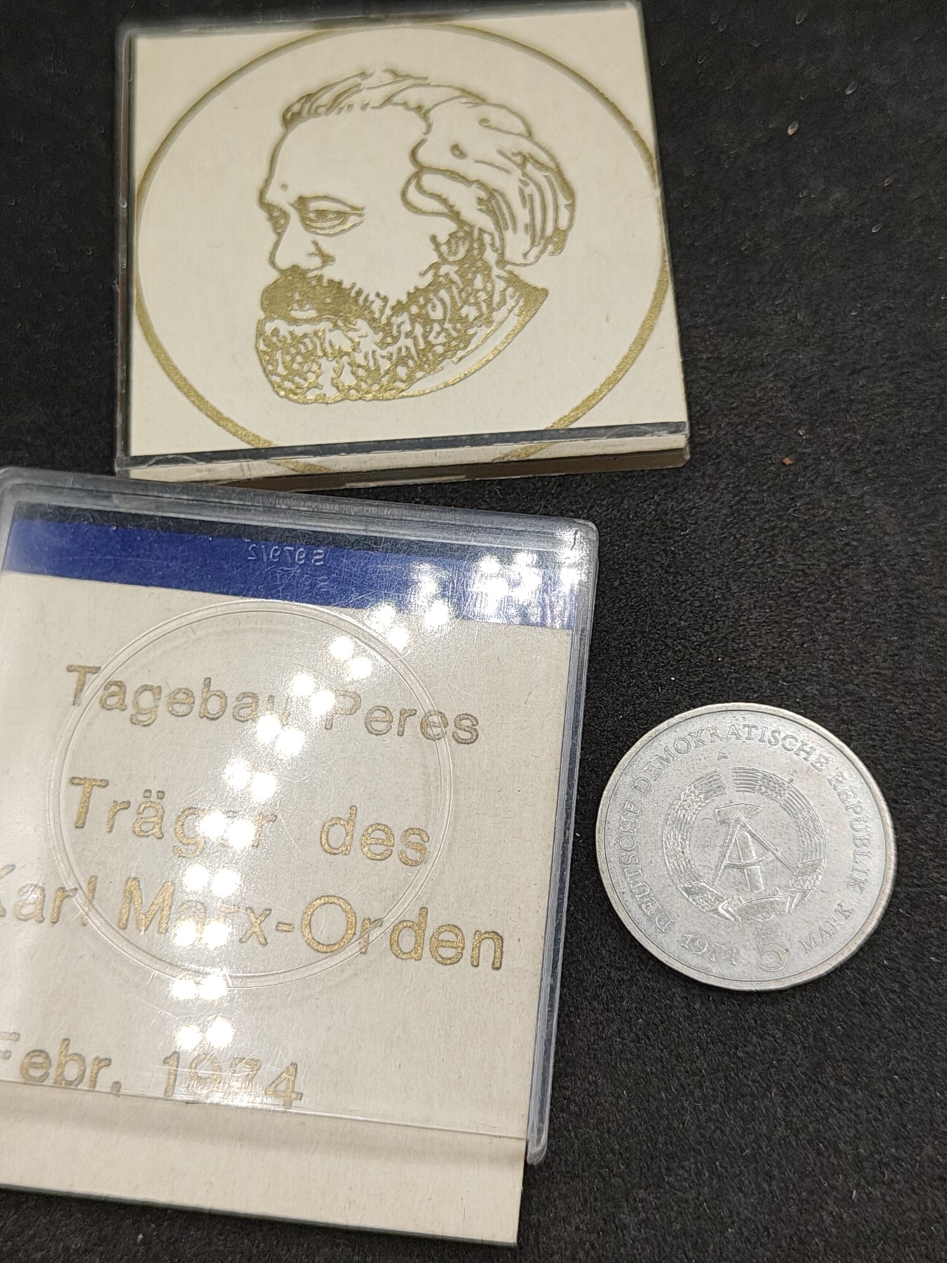全场0元起拍 第141期 咸鱼国勋章拍卖专场 3月24日（周日）下午6：00开始 东德纪念币带盒