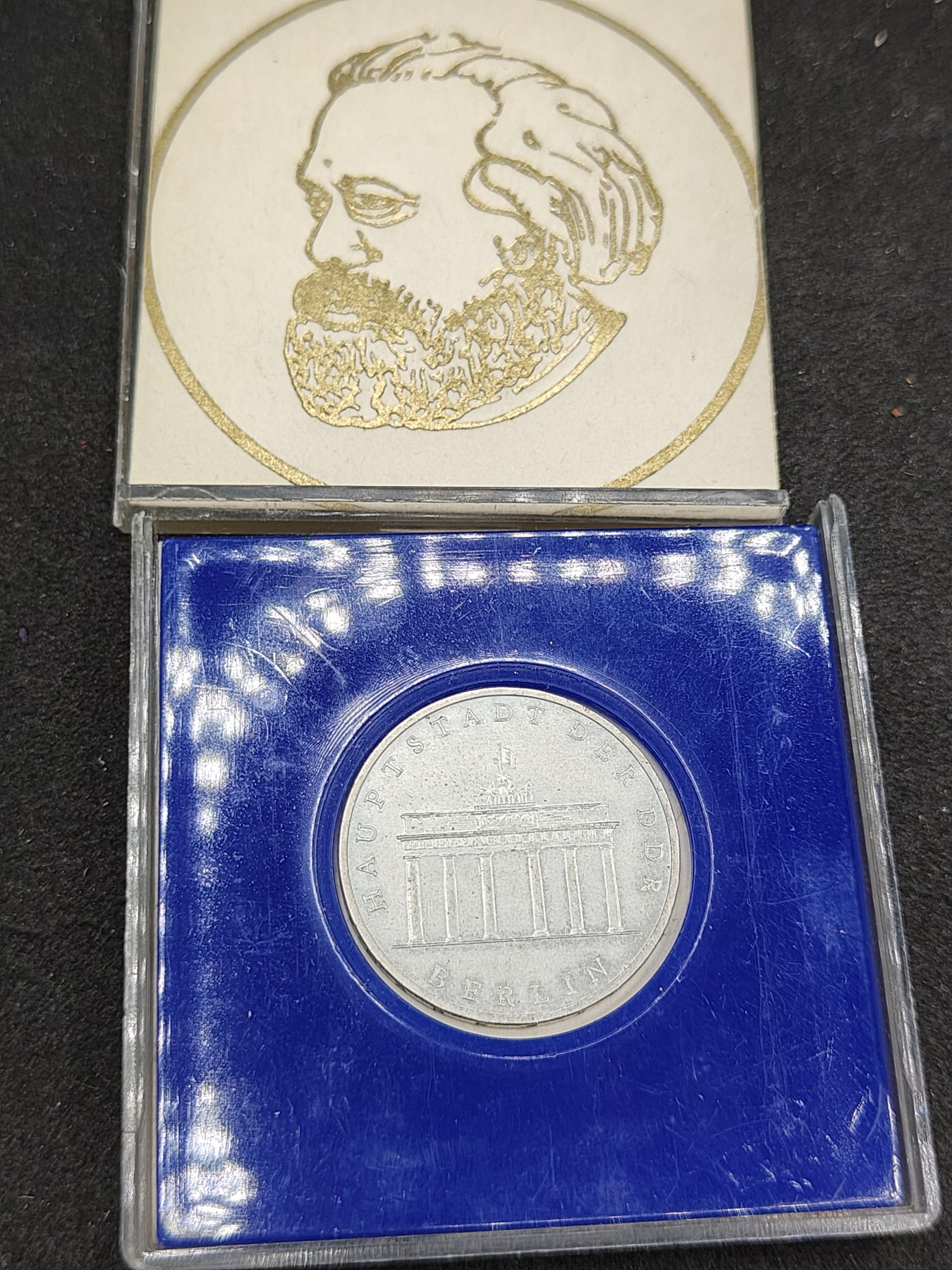 全场0元起拍 第141期 咸鱼国勋章拍卖专场 3月24日（周日）下午6：00开始 东德纪念币带盒