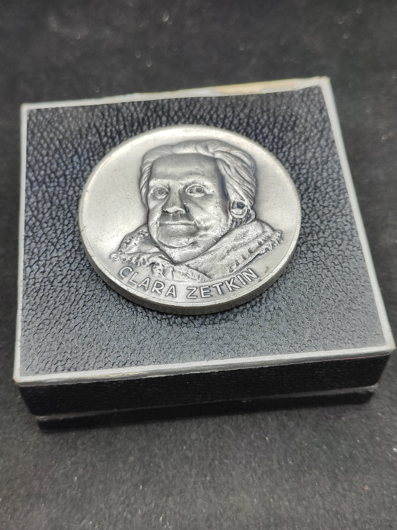 全场0元起拍 第141期 咸鱼国勋章拍卖专场 3月24日（周日）下午6：00开始 东德大型纪念章带盒