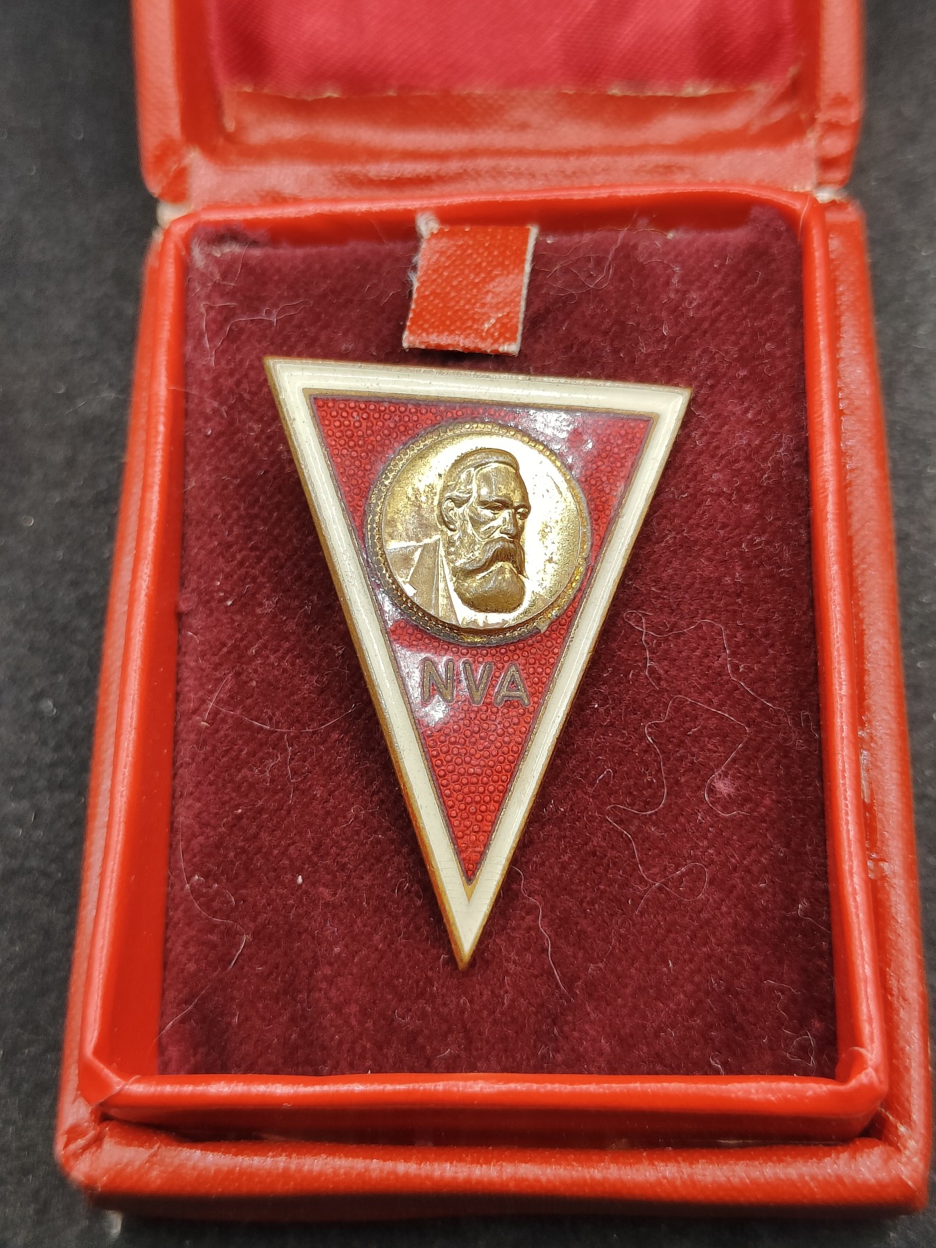 全场0元起拍 第141期 咸鱼国勋章拍卖专场 3月24日（周日）下午6：00开始 东德人民军 恩格斯军事学院毕业证章 东德高级军官将官获得