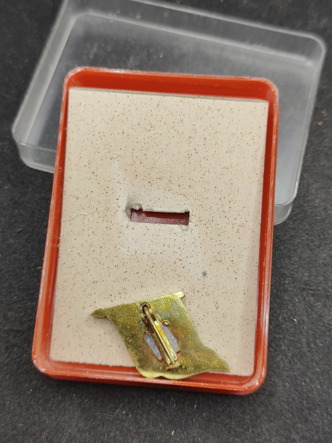 全场0元起拍 第141期 咸鱼国勋章拍卖专场 3月24日（周日）下午6：00开始 东德 统一社会党证章 马列恩像章