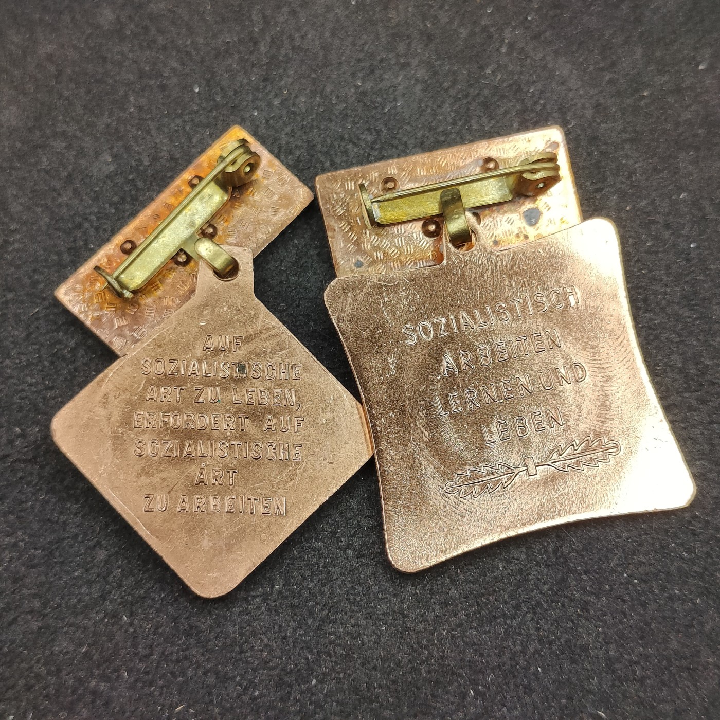 全场0元起拍 第141期 咸鱼国勋章拍卖专场 3月24日（周日）下午6：00开始 东德劳动奖章两个