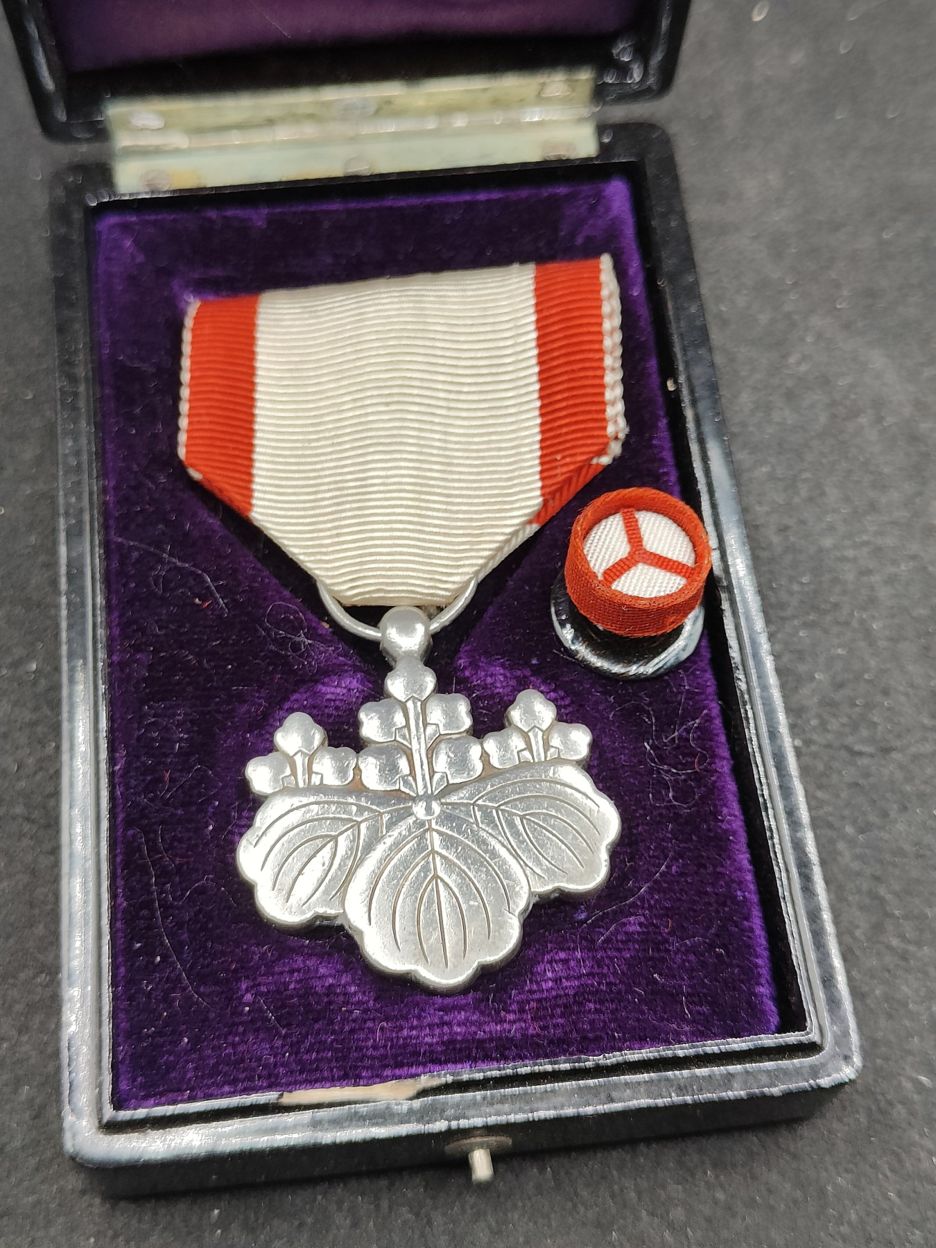 全场0元起拍 第141期 咸鱼国勋章拍卖专场 3月24日（周日）下午6：00开始 日本战时白叶章 银制带盒略