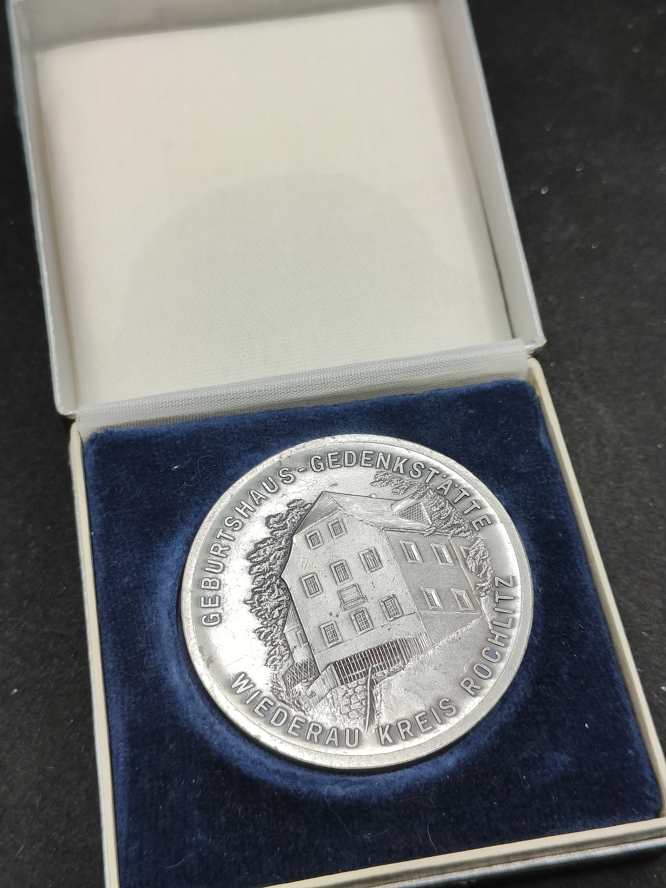 全场0元起拍 第141期 咸鱼国勋章拍卖专场 3月24日（周日）下午6：00开始 东德大型纪念章带盒