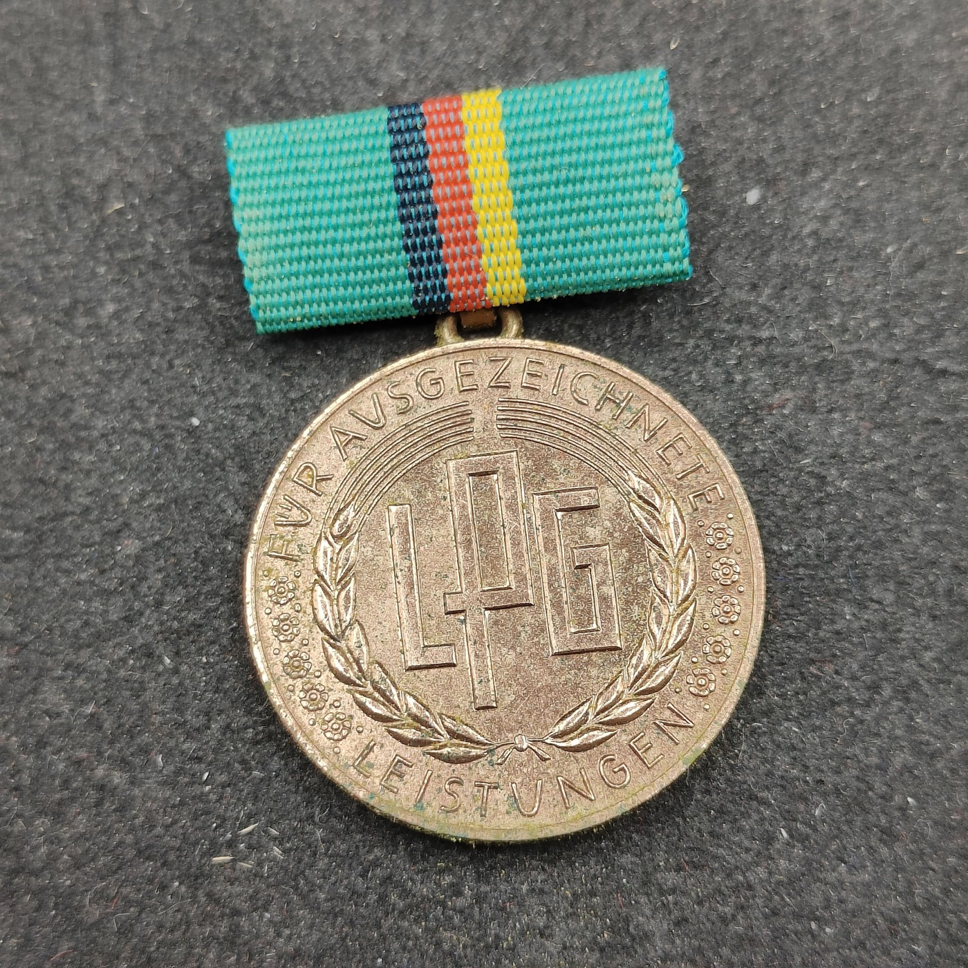 全场0元起拍 第141期 咸鱼国勋章拍卖专场 3月24日（周日）下午6：00开始 东德集体农庄优秀服务奖章