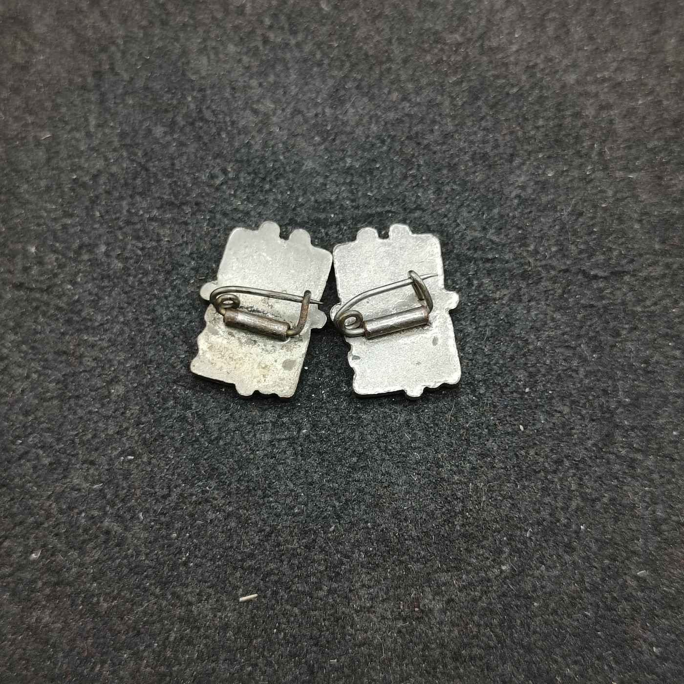 全场0元起拍 第141期 咸鱼国勋章拍卖专场 3月24日（周日）下午6：00开始 日本珐琅徽章两个