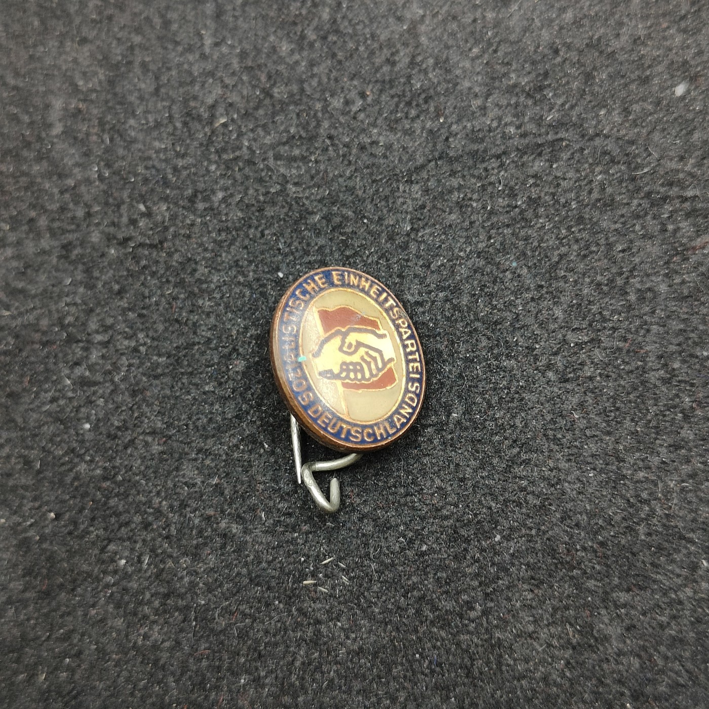 全场0元起拍 第141期 咸鱼国勋章拍卖专场 3月24日（周日）下午6：00开始 东德社会统一党党徽