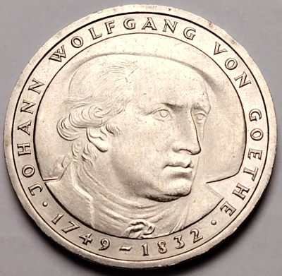 布加迪🐬～世界钱币🌾第 103 期 /  各国散币 - 德国🇩🇪 1982年 5马克 29mm 歌德逝世150周年纪念币