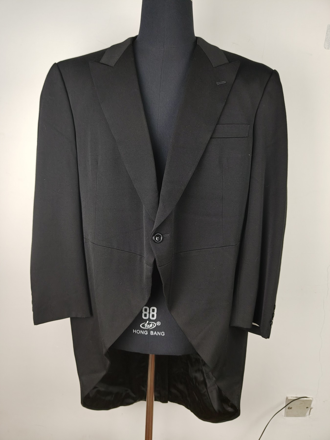 全场0元起拍 第141期 咸鱼国勋章拍卖专场 3月24日（周日）下午6：00开始 稀有大码 稀有长袖长 日本东京洋服店定制晨礼服上衣 胸围118 肩宽50 衣长104 袖长60