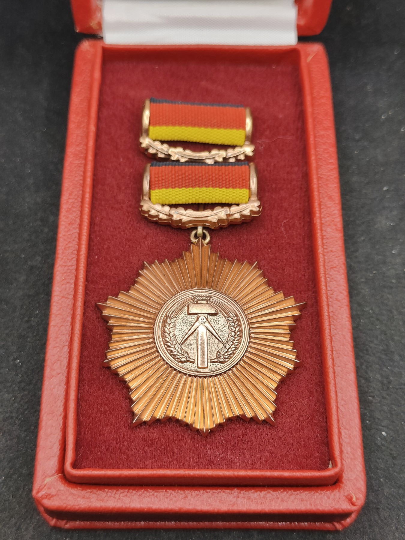 全场0元起拍 第141期 咸鱼国勋章拍卖专场 3月24日（周日）下午6：00开始 东德 煎蛋 高级勋赏 祖国功勋勋章