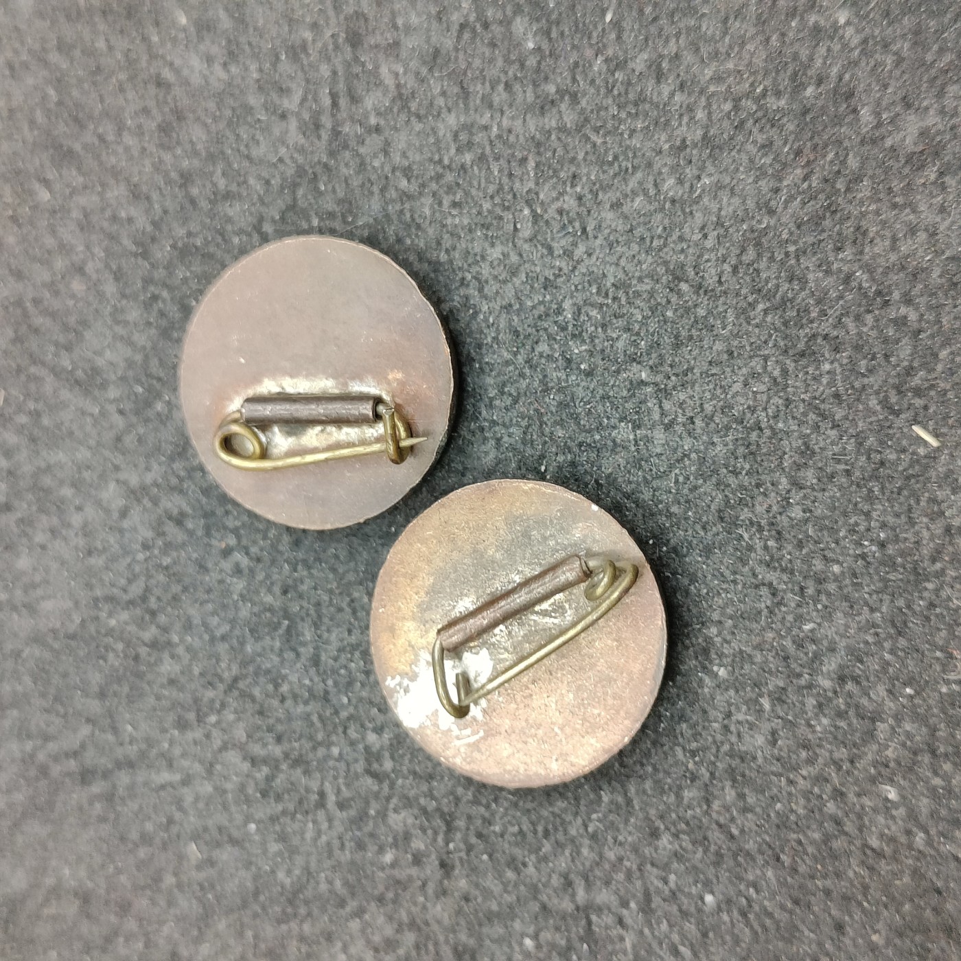 全场0元起拍 第141期 咸鱼国勋章拍卖专场 3月24日（周日）下午6：00开始 日本珐琅章两个