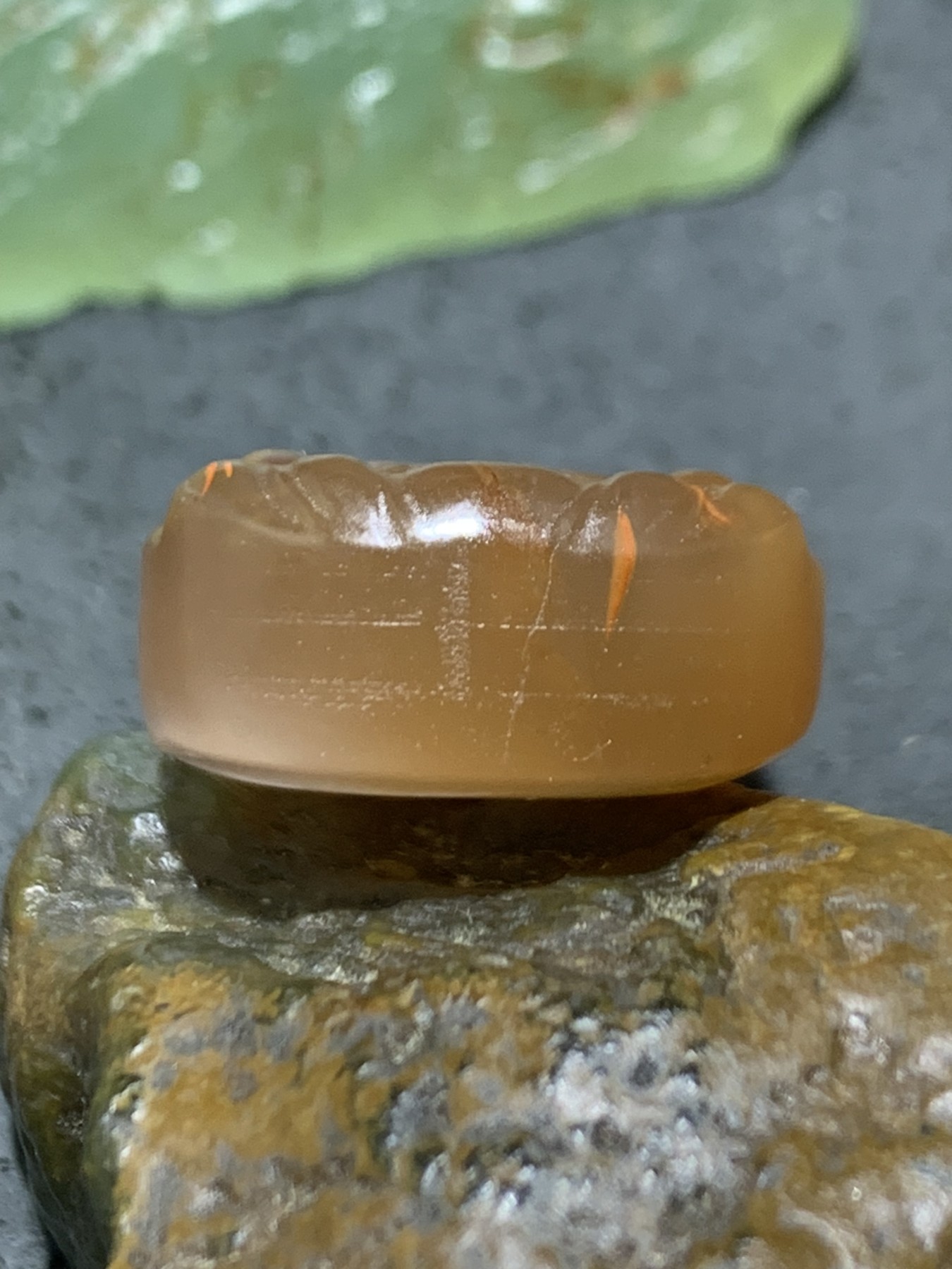 精美樱桃红南红玛瑙雕刻观音菩萨吊坠一个，