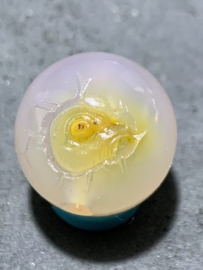精美亚光高润度冻料飘鸡油黄蒙料战国红玛瑙手工俏色巧雕刻小鸡破壳珠一个 - 精美亚光高润度冻料飘鸡油黄蒙料战国红玛瑙手工俏色巧雕刻小鸡破壳珠一个