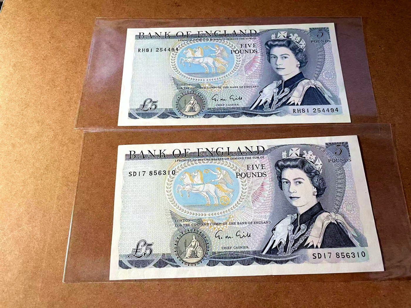 【Blue Auction】✨世界纸币精拍第451期【精】 【一组2张】英国 D序列5镑 UNC- 