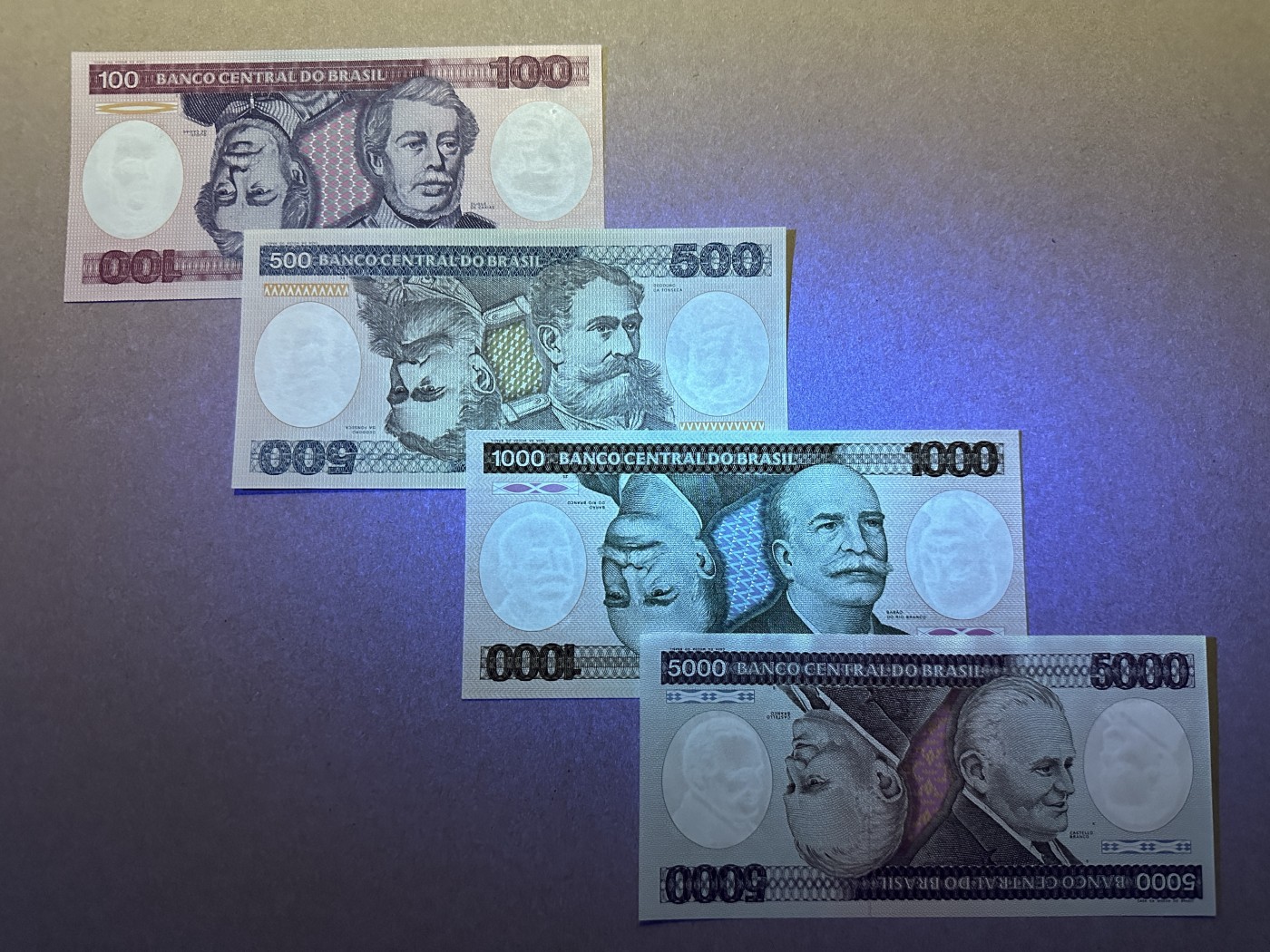 《张总收藏》142期-外币精品荟 巴西100-5000克鲁塞罗4张 UNC