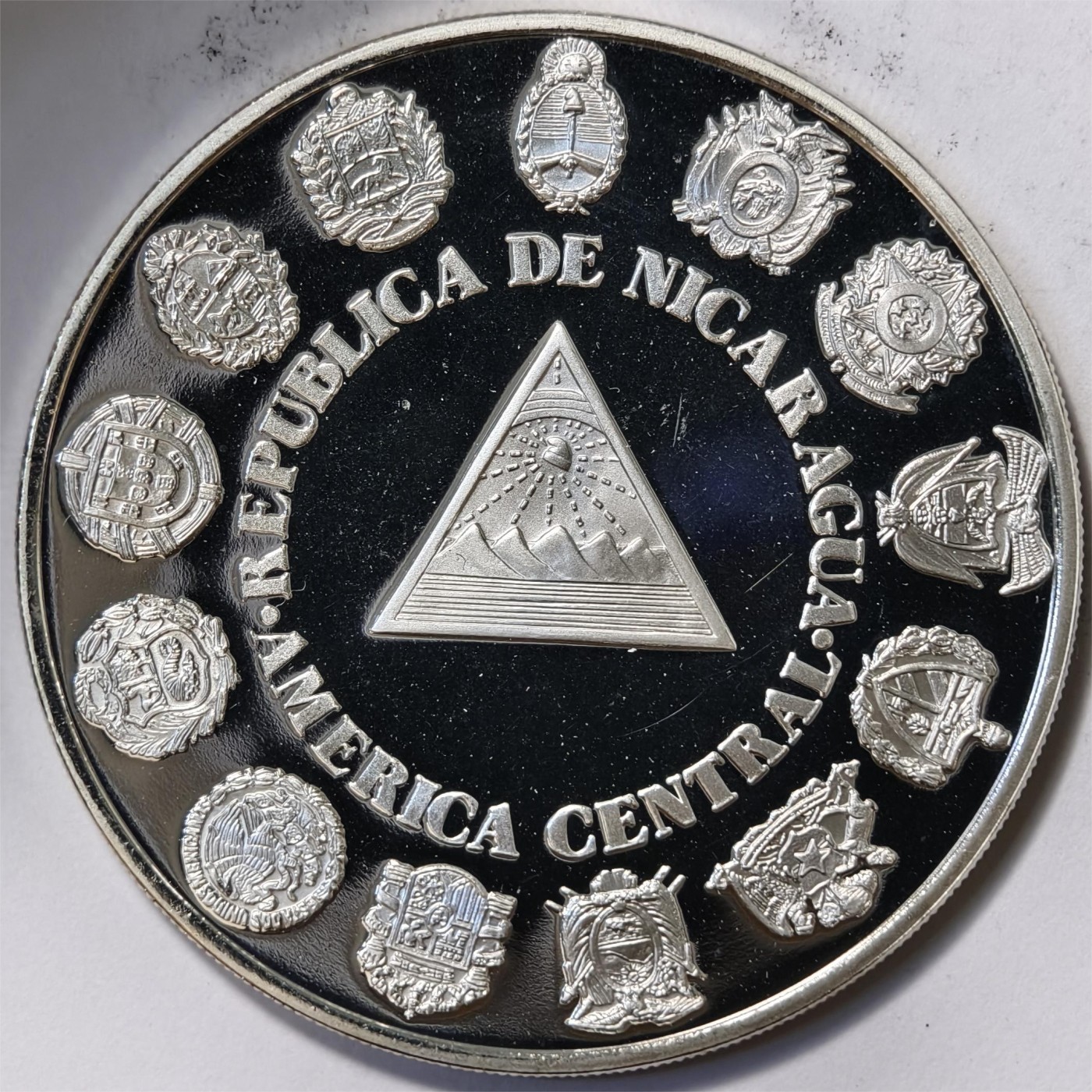 紫瑗钱币——第332期拍卖 尼加拉瓜 1991年 伊比利亚-美洲 征服者与土著人 1科罗多巴 27克 0.925银 精制