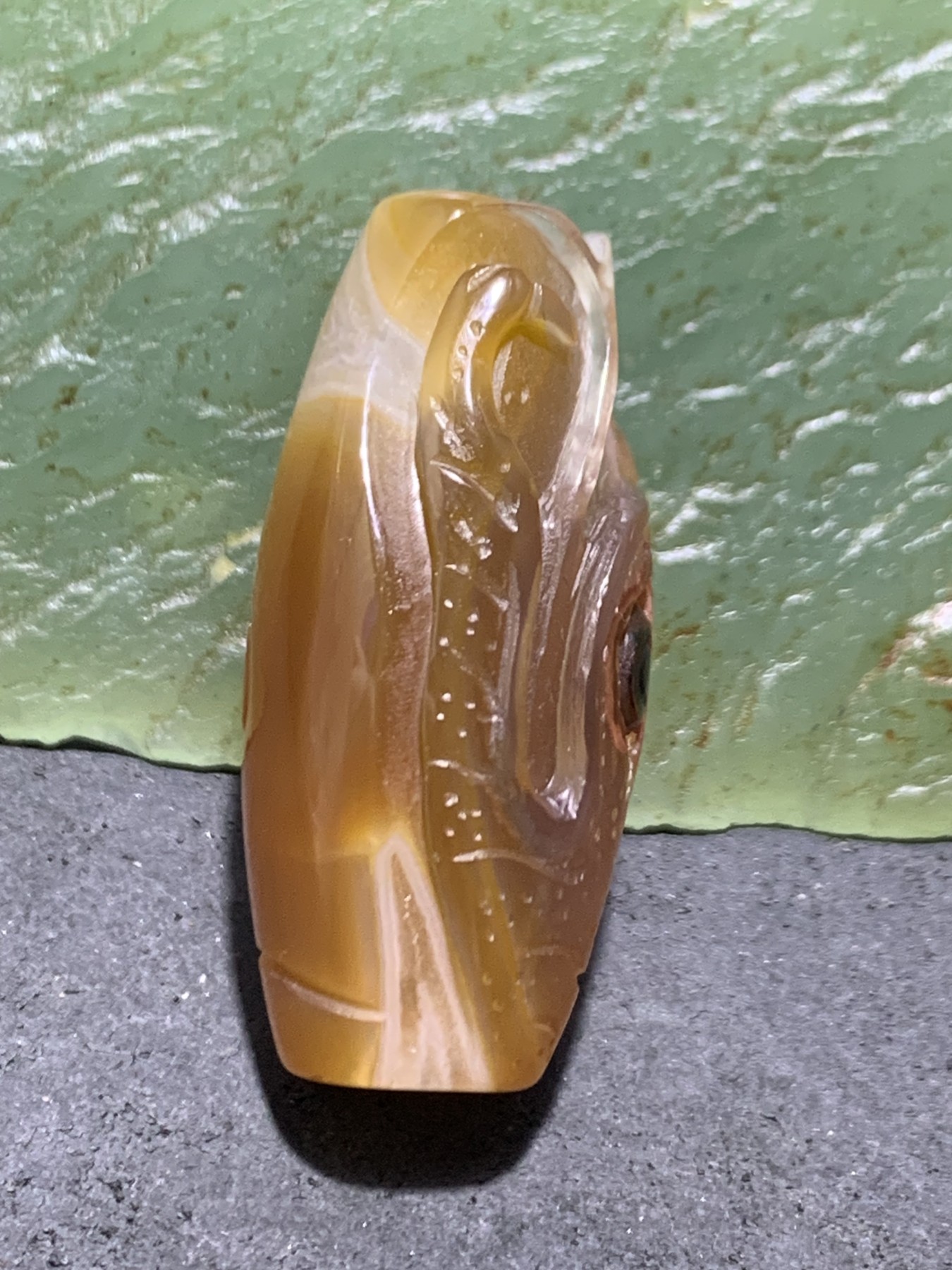 精美高玉化巴西玛瑙手工俏色巧雕灵蛇吊坠一个！