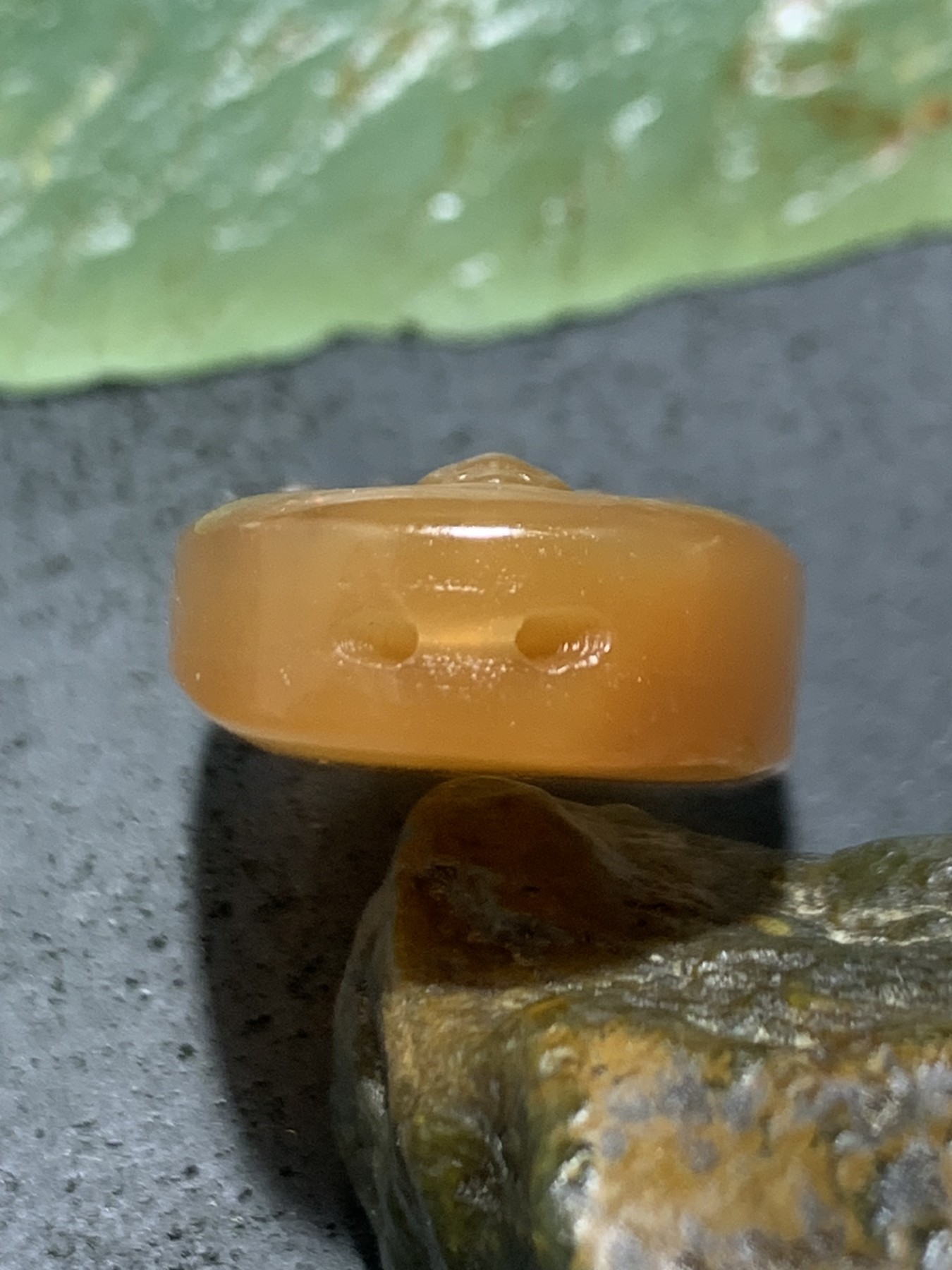 精美樱桃红南红玛瑙雕刻观音菩萨吊坠一个，