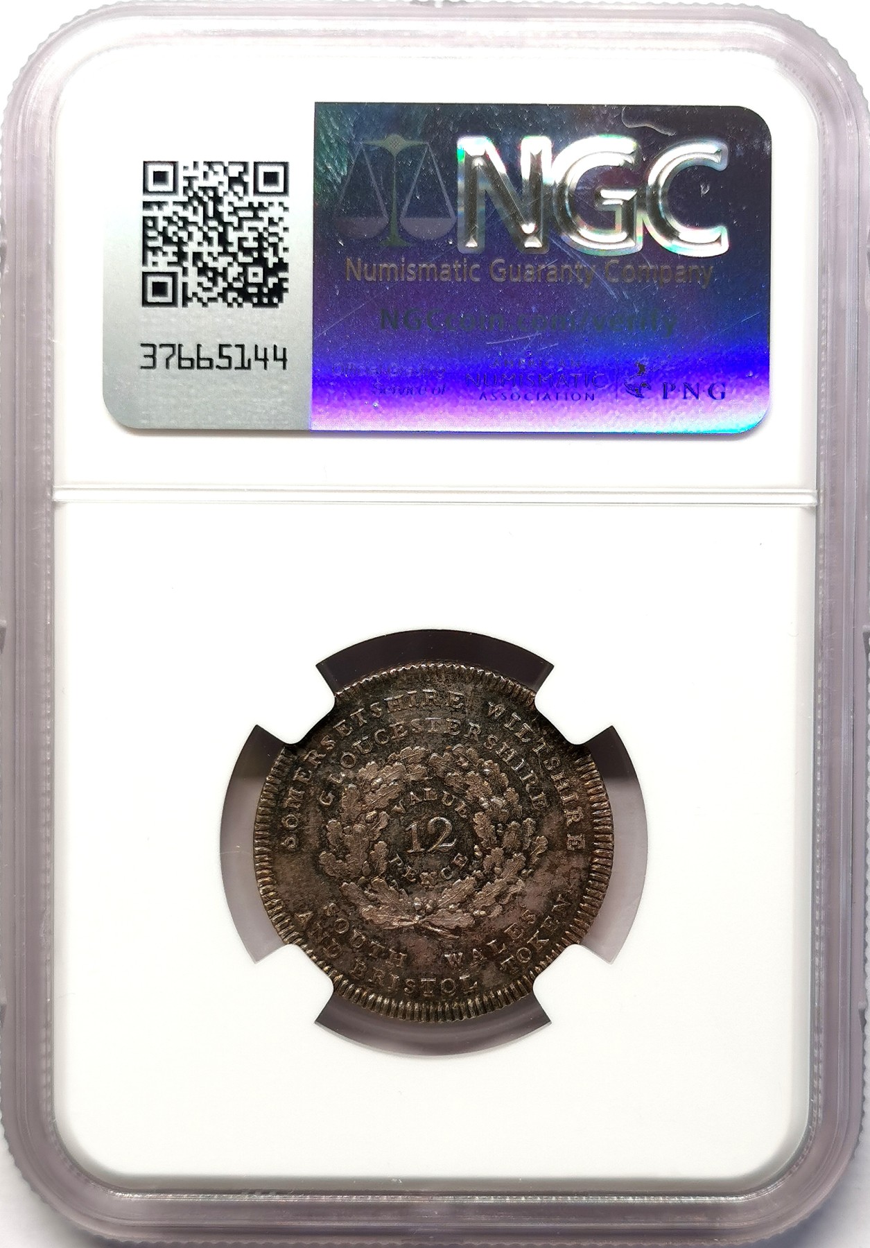 凡希社世界钱币微拍第二百六十四期 1811英国萨默塞特郡布里斯托尔12便士银token NGC-MS63，发行人W·sheppard经营书籍文具及成药。深色英伦五彩，少见品种！