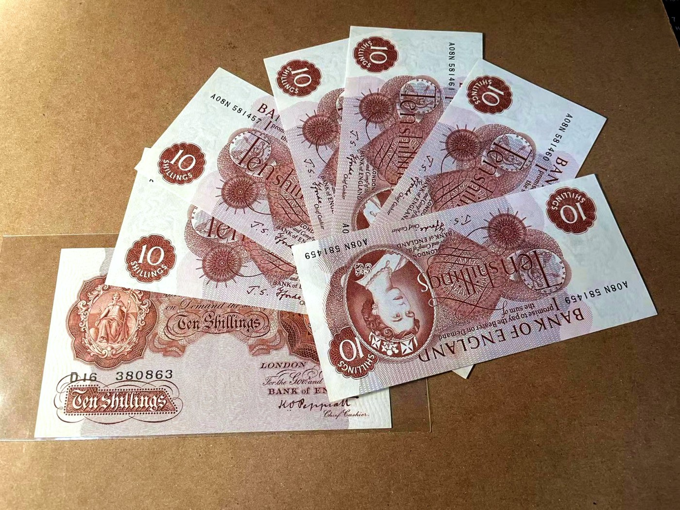 【Blue Auction】✨世界纸币精拍第451期【精】 【一组7张】英国 A序列10先令 无47 AU&C序列10先令 UNC-/AU