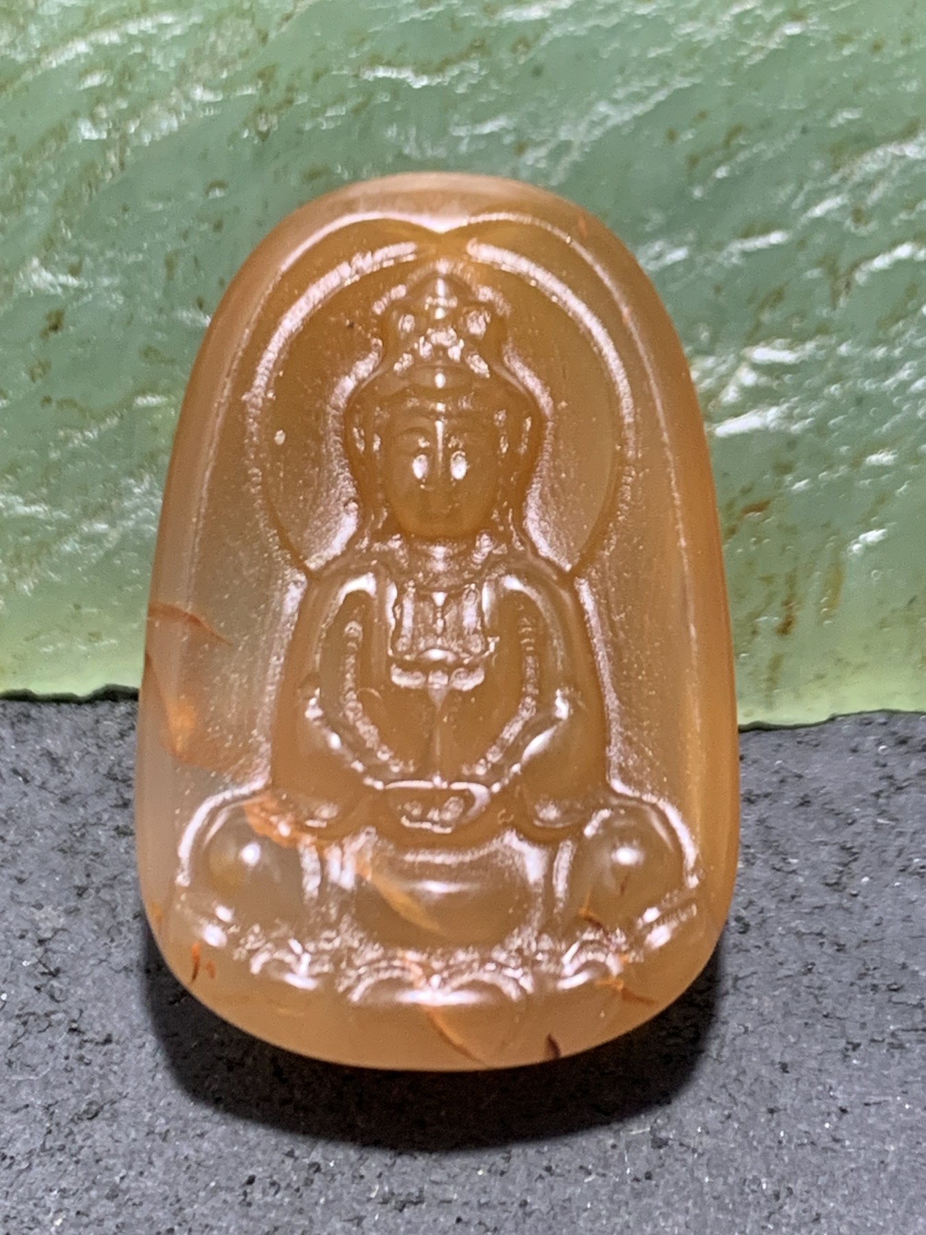 精美樱桃红南红玛瑙雕刻观音菩萨吊坠一个，