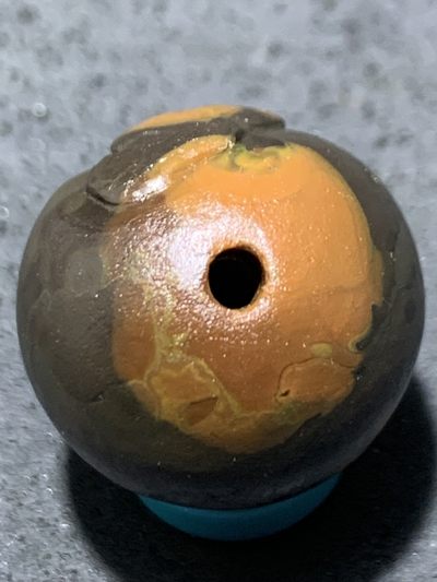 精美亚光冰飘战国红玛瑙手工俏色蟹钳钱币圆珠一个， 精美亚光冰飘战国红玛瑙手工俏色蟹钳钱币圆珠一个，