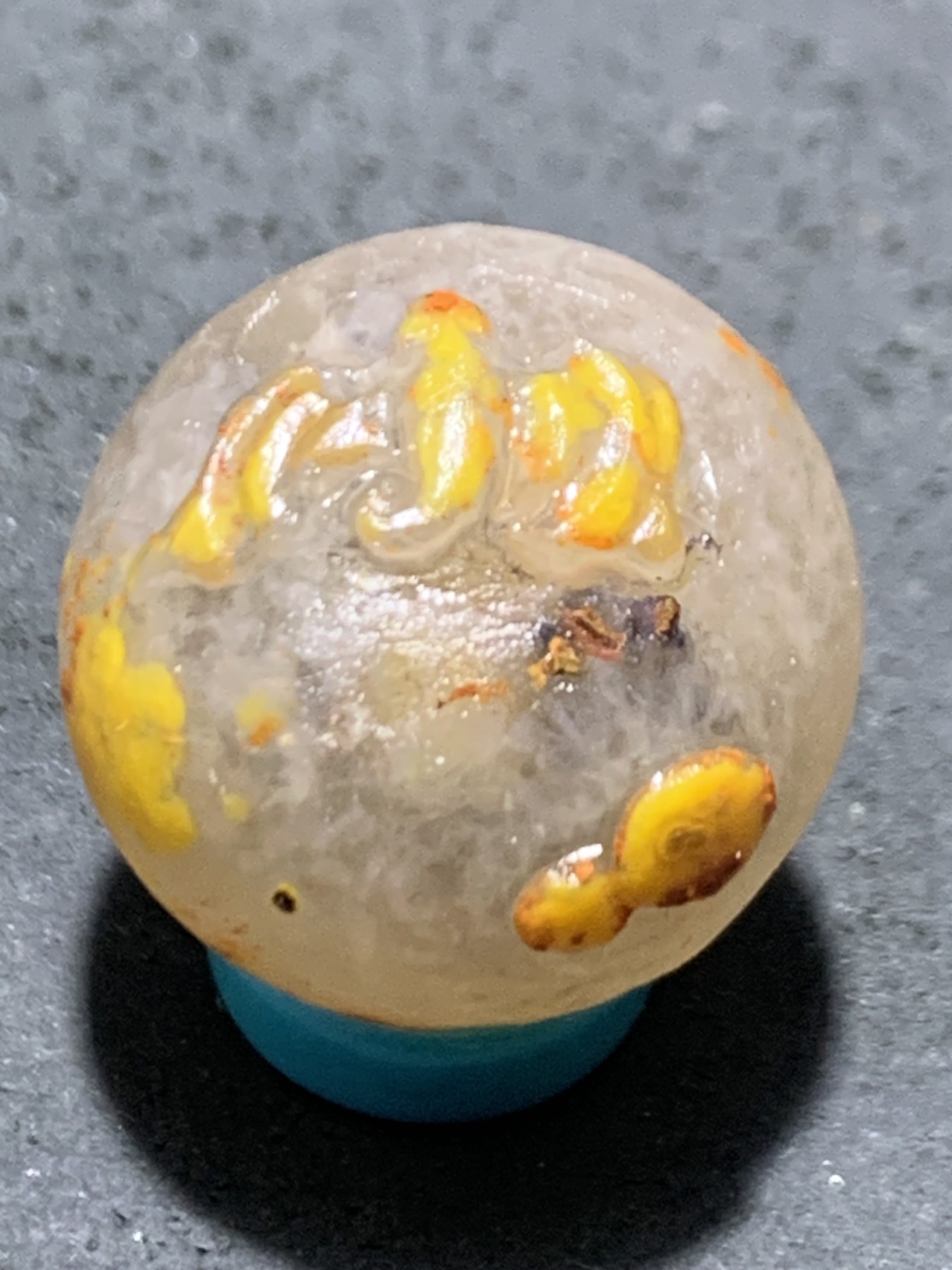精美冰飘亚光战国红玛瑙手工俏色巧雕蝙蝠圆珠一个