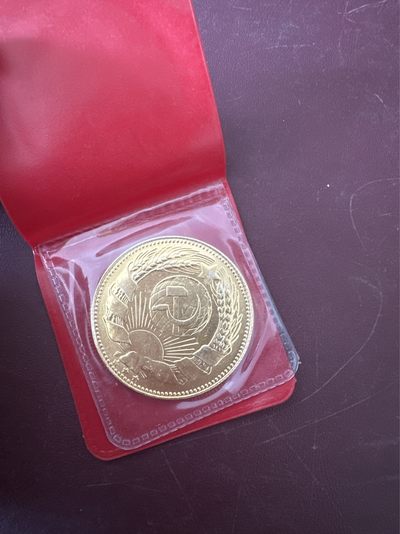 回流阁拍卖 - 原装胶套精铸毛泽东镜面银章全品