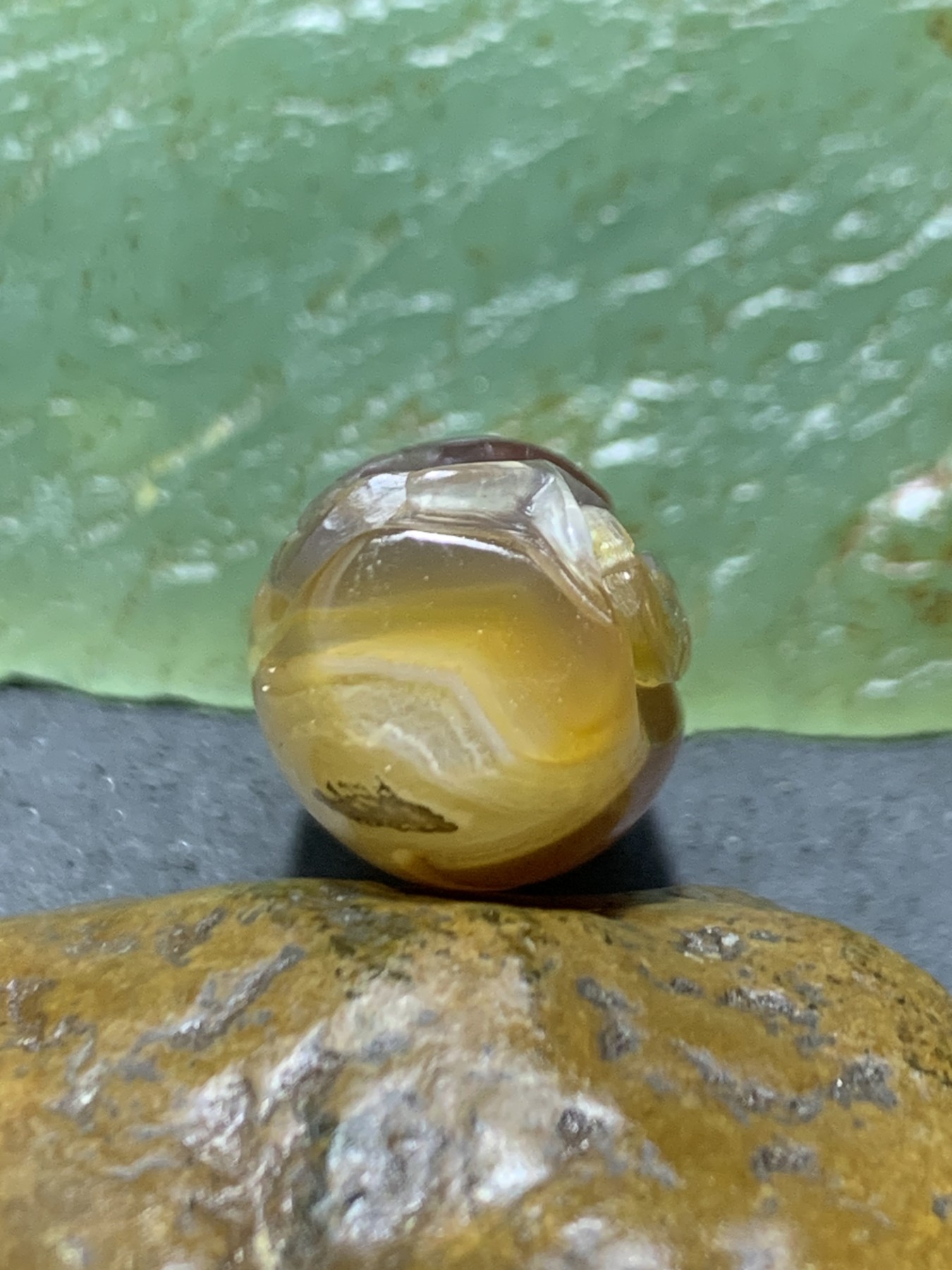 精美高玉化巴西玛瑙手工俏色巧雕灵蛇吊坠一个！