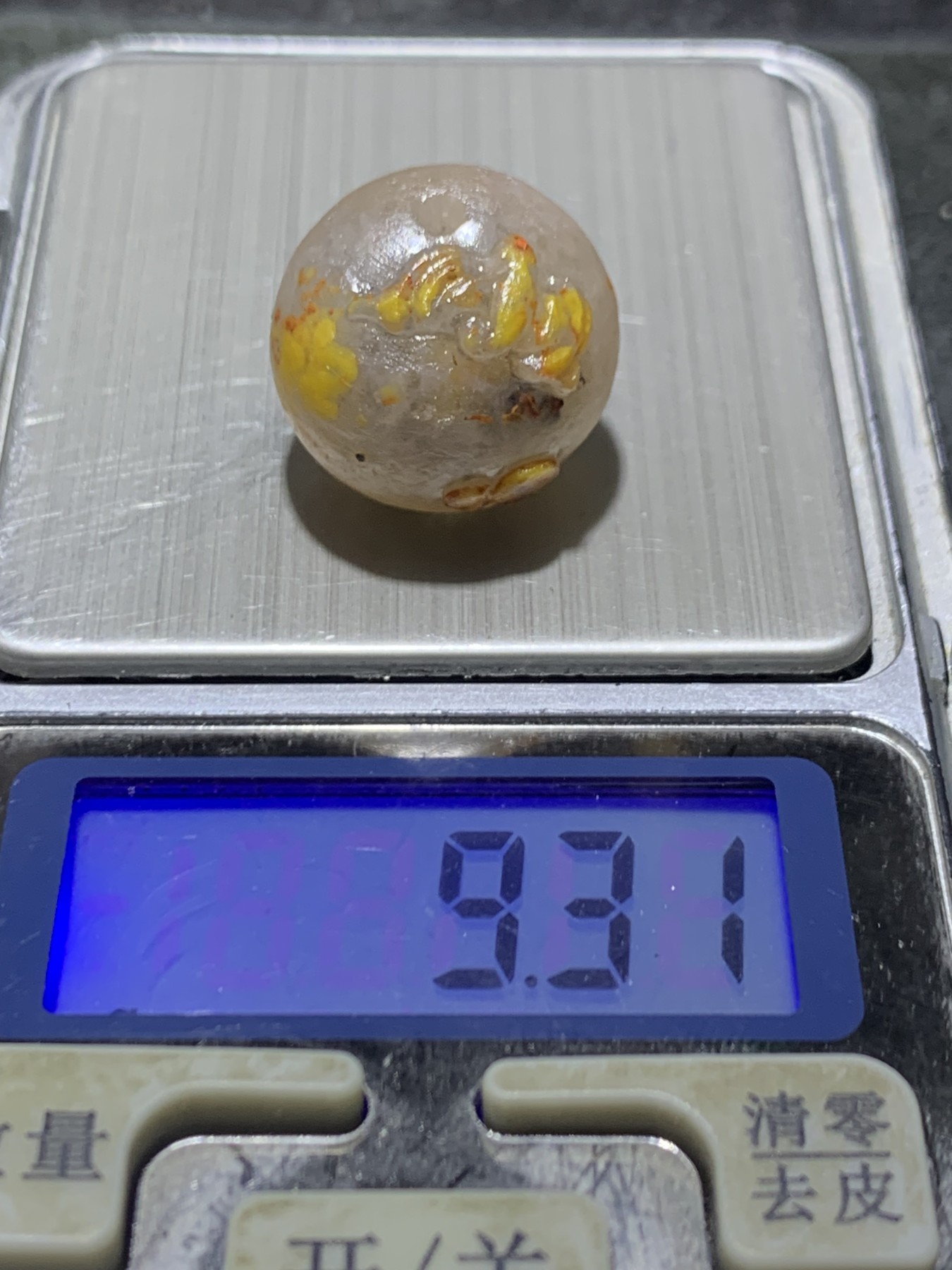 精美冰飘亚光战国红玛瑙手工俏色巧雕蝙蝠圆珠一个