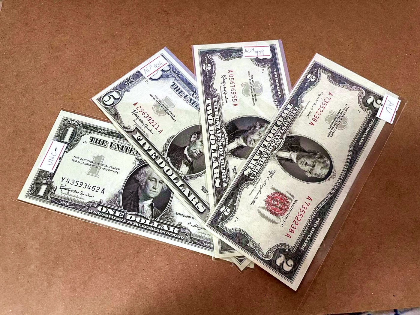 【Blue Auction】✨世界纸币精拍第451期【精】 【一组4张 多张AA冠】美国 1957-1963年 1-5美金 其中1美金银币券UNC 其余AU